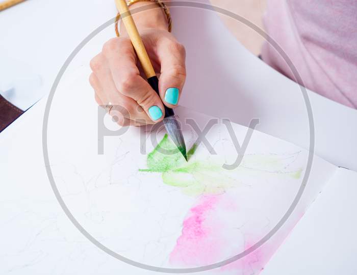 Close-Up Artist Paints