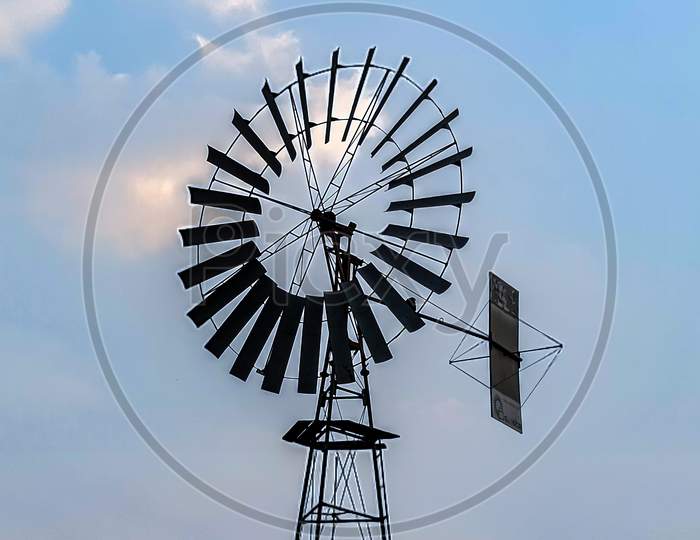 Beautiful capture of the Windmill.