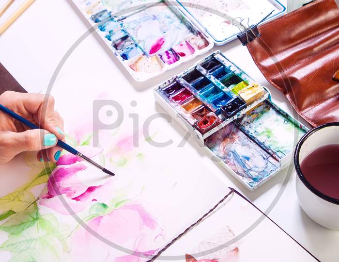 Close-Up Artist Paints