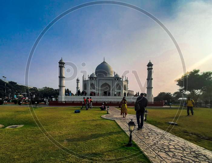 Taj Mahal, Wide angle photo