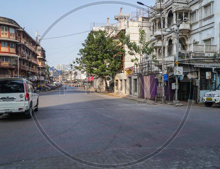 Empty roads and Close Shops in Mumbai during lockdown in mumbai covid 19 infection Mumbai - india 04 11 2021