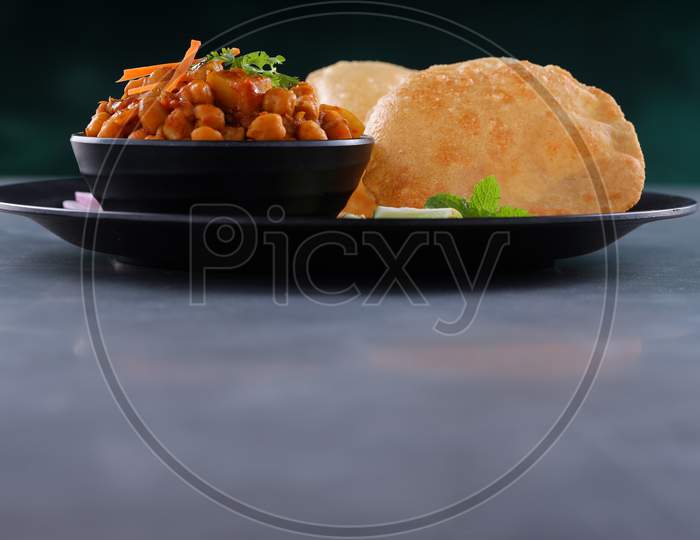 Poori With Chickpea Chana Masala Curry