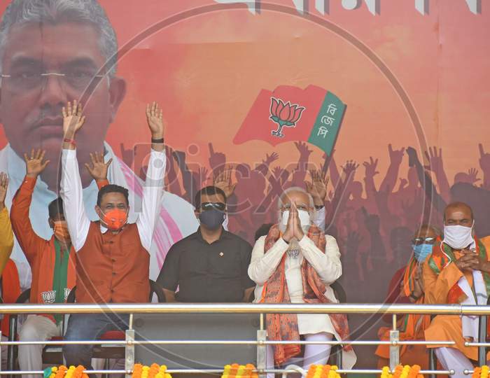 Prime Minister Narendra Modi held a public meeting in Burdwan in support of BJP candidates from 16 assembly constituencies in Purba Bardhaman district.