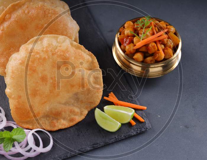 Poori With Chickpea Chana Masala Curry