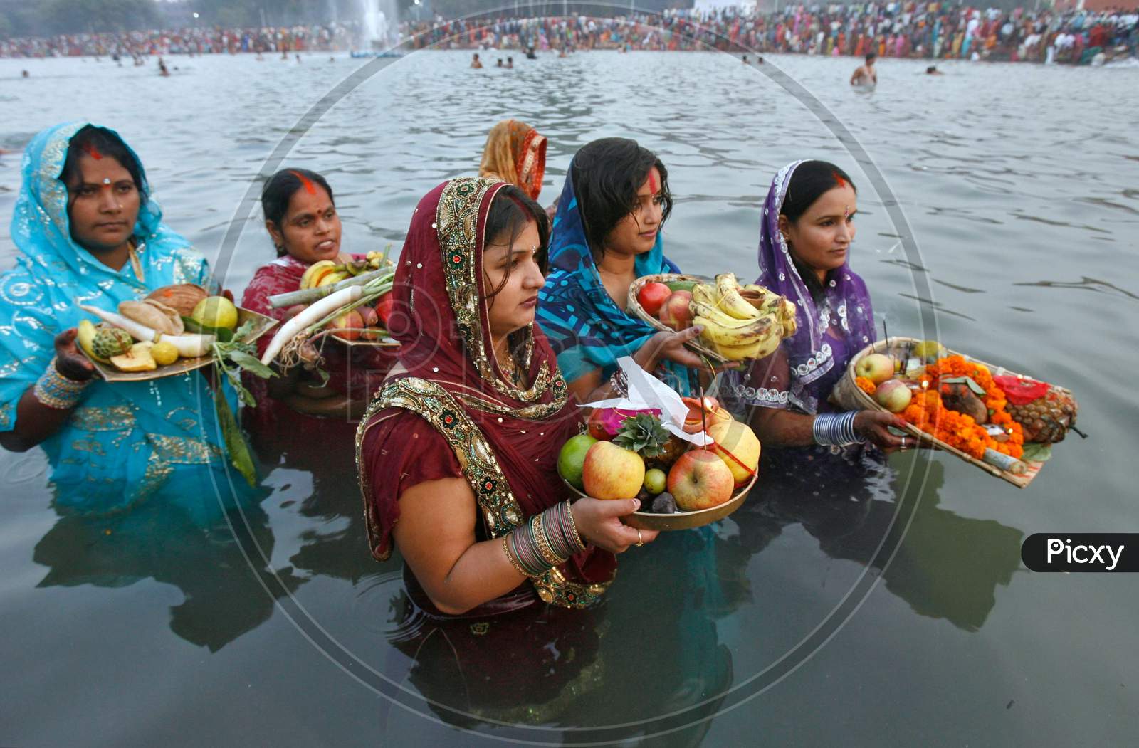 Hindu Devotees Offer Prayers To The Sun God During The Hindu Religious Festival Chhat Puja In Chandigarh