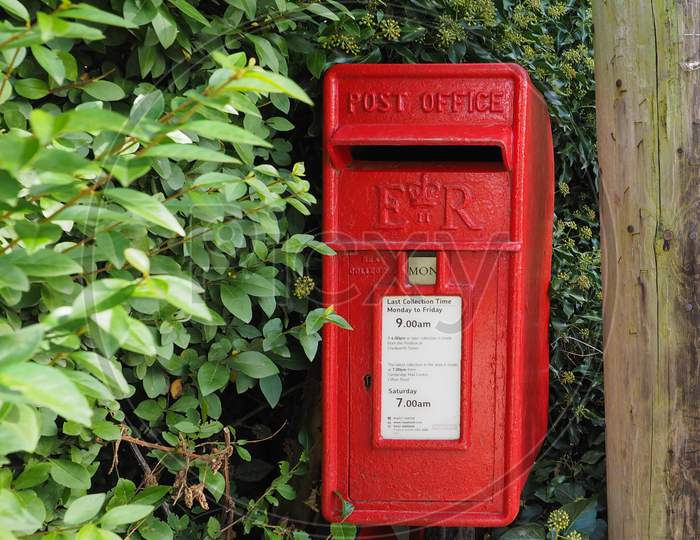 Cambridge, Uk - Circa October 2018: Royal Mail Post Box (Aka Collection Box, Mailbox, Letter Box Or Drop Box)