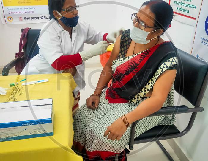 Araria-Bihar-India-03-30-2021- Woman Doctor Or Nurse Giving Syringe Vaccine, Inject Shot To Arm Female Patient. Vaccination, Immunization Or Disease Prevention Against Flu Or Virus Pandemic Concept.