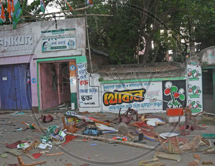 Clashes broke out between the Trinamool Congress and the BJP during the election road show of BJP West Bengal state president Dilip Ghosh in support of the BJP candidate in the Burdwan Dakshin assembly constituency in Burdwan Town.