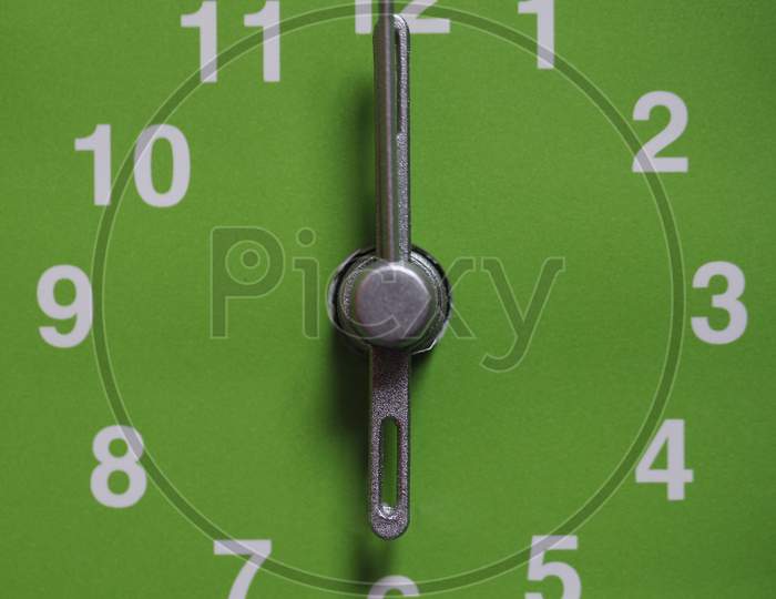 image-of-6-o-clock-rq447836-picxy