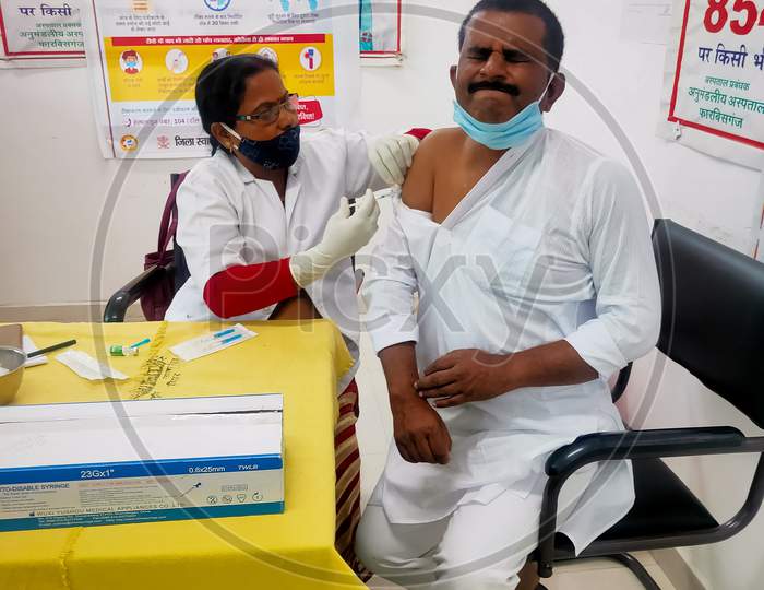 Araria-Bihar-India-03-30-2021- Woman Doctor Or Nurse Giving Syringe Vaccine, Inject Shot To Arm Male Patient. Vaccination, Immunization Or Disease Prevention Against Flu Or Virus Pandemic Concept.