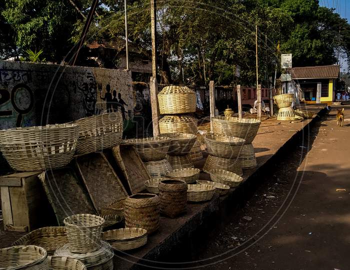 Innovative art of making baskets