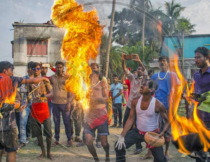 fire play a ritual during gajon festival