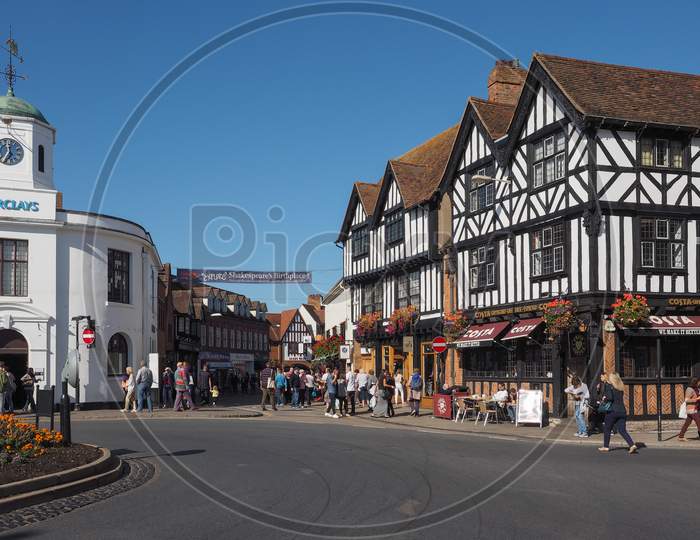 Stratford Upon Avon, Uk - September 26, 2015: Tourists Visiting The City Of Stratford, Birthplace Of William Shakespeare