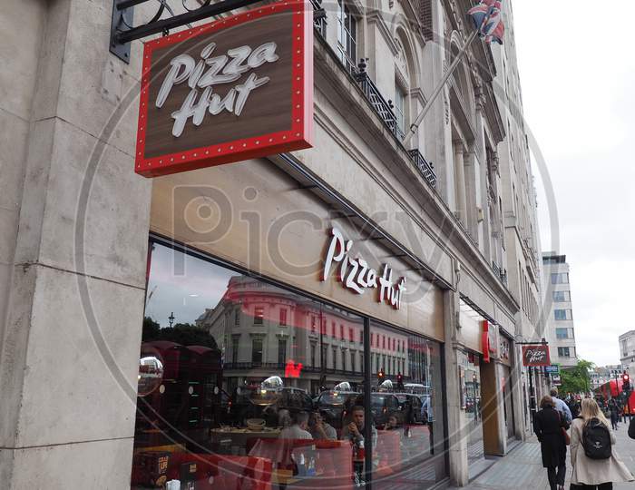 Pizza Hut Store In London