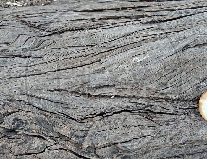 wood textures with curving and wavy lines