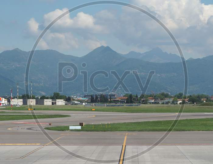 Bergamo Orio Al Serio Airport Runway