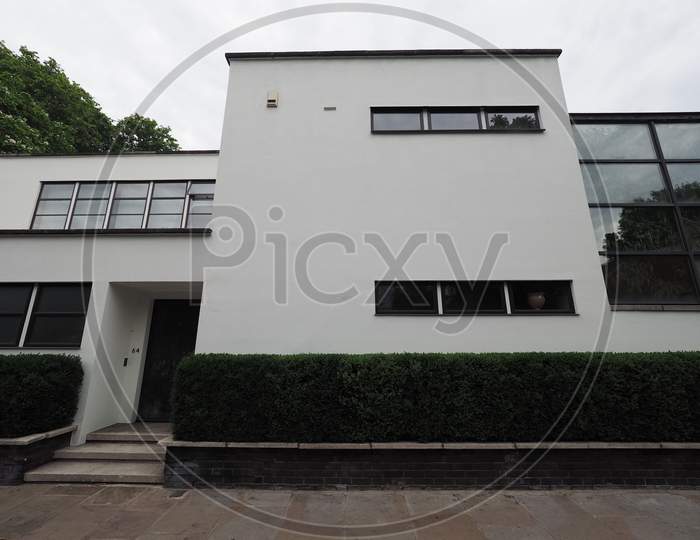 London, Uk - Circa June 2019: Cohen House In Old Church Street Chelsea Designed In 1935 By Erich Mendelsohn And Serge Chermayeff