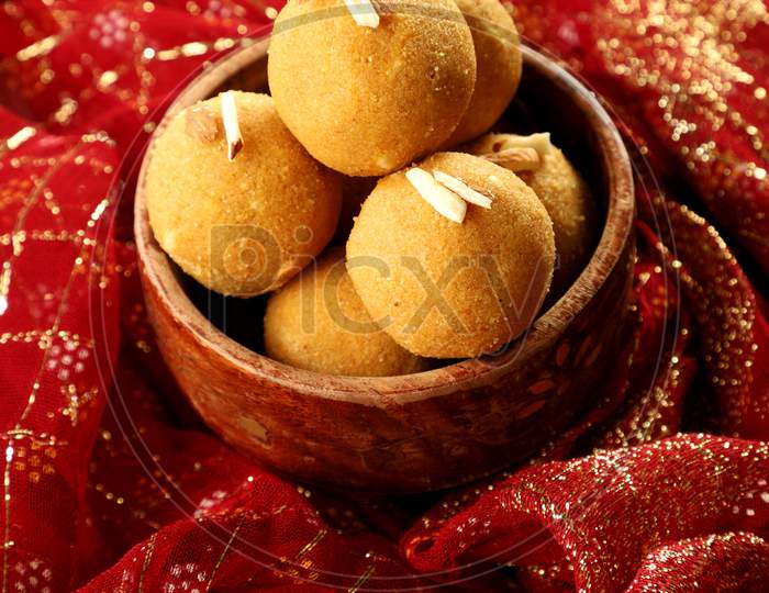 Traditional Indian Sweet - Besan Ke Laddu