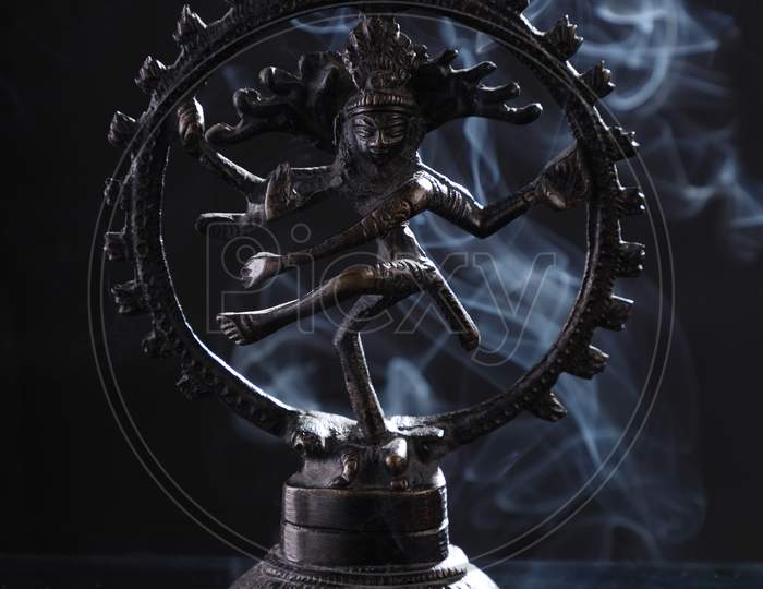Hindu God Nataraj / Shiva Dance Idol Statue With Smoke