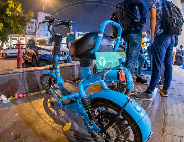 Electric Bike Scooter Moped From Yulu Startup India With A Pay To Use Concept For Publically Shared Electric Bikes In Connaught Place Delhi