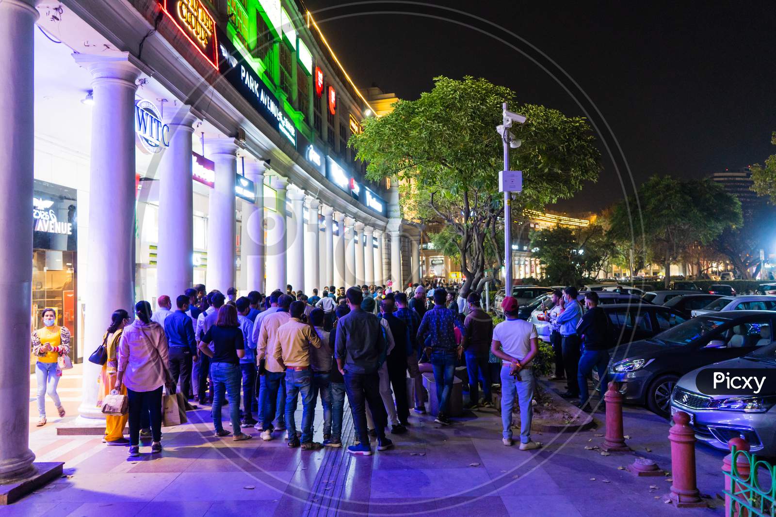 Huge Crowd Gathered Watching A Performance, Accident, Problem On The Inner Circle Of Connaught Place While The Bright Lights Of Shops Are Around Them