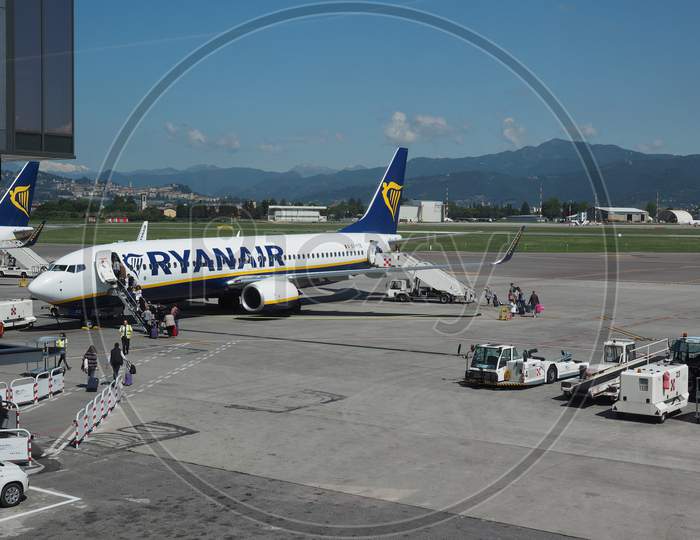 Bergamo Orio Al Serio, Italy - Circa May 2017: Ryanair Boeing 737-8As During Boarding At Airport