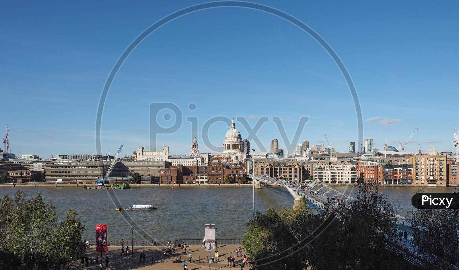 London, Uk - September 28, 2015: People Crossing The Millennium Bridge Over River Thames Linking The City Of London With The South Bank Between St Paul Cathedral And Tate Modern Art Gallery