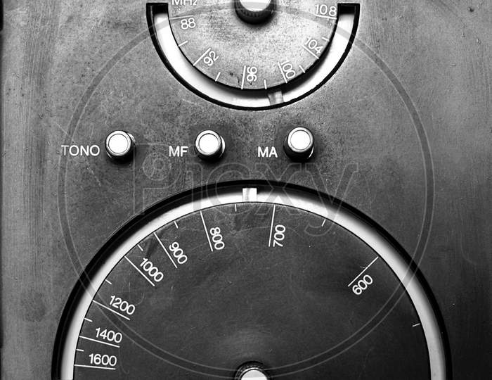 Old Am - Fm Radio Tuner