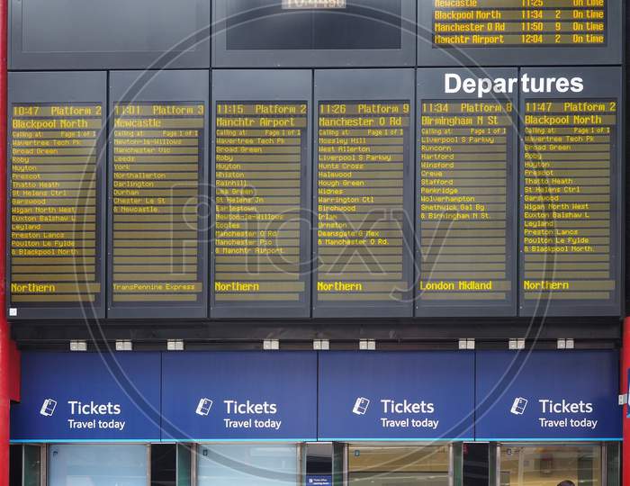 Liverpool, Uk - Circa June 2016: Ticket Office And Timetable Of Arrivals And Departures Of Trains At Liverpool Lime Street Station