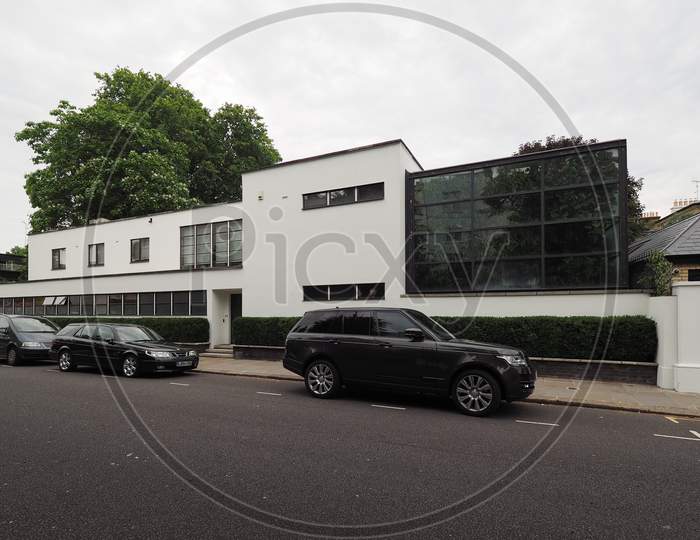 London, Uk - Circa June 2019: Cohen House In Old Church Street Chelsea Designed In 1935 By Erich Mendelsohn And Serge Chermayeff