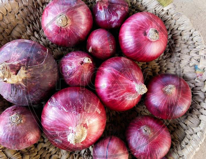 Red colour onions in a handmade basket