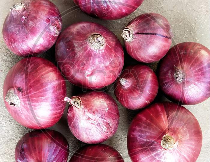 Red colour onions