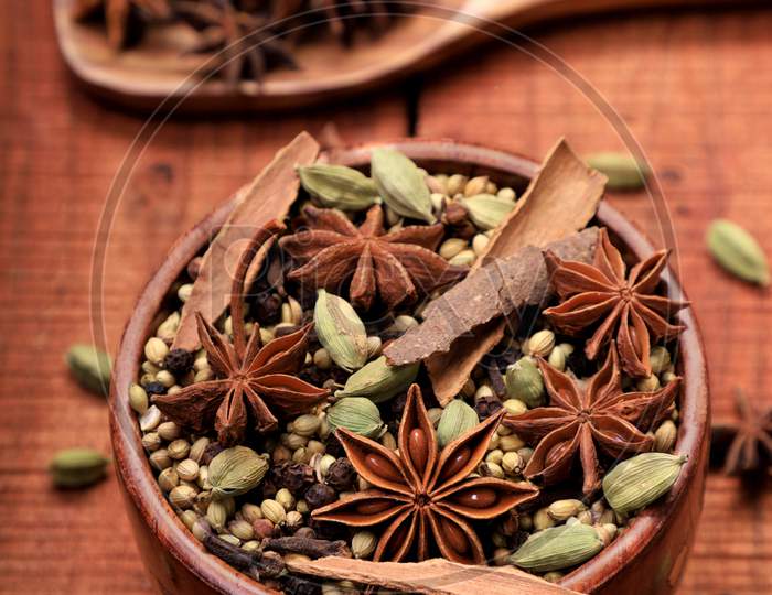 Indian Spices & Herbs Star Anise, Cardamom, Cinnamon, Etc