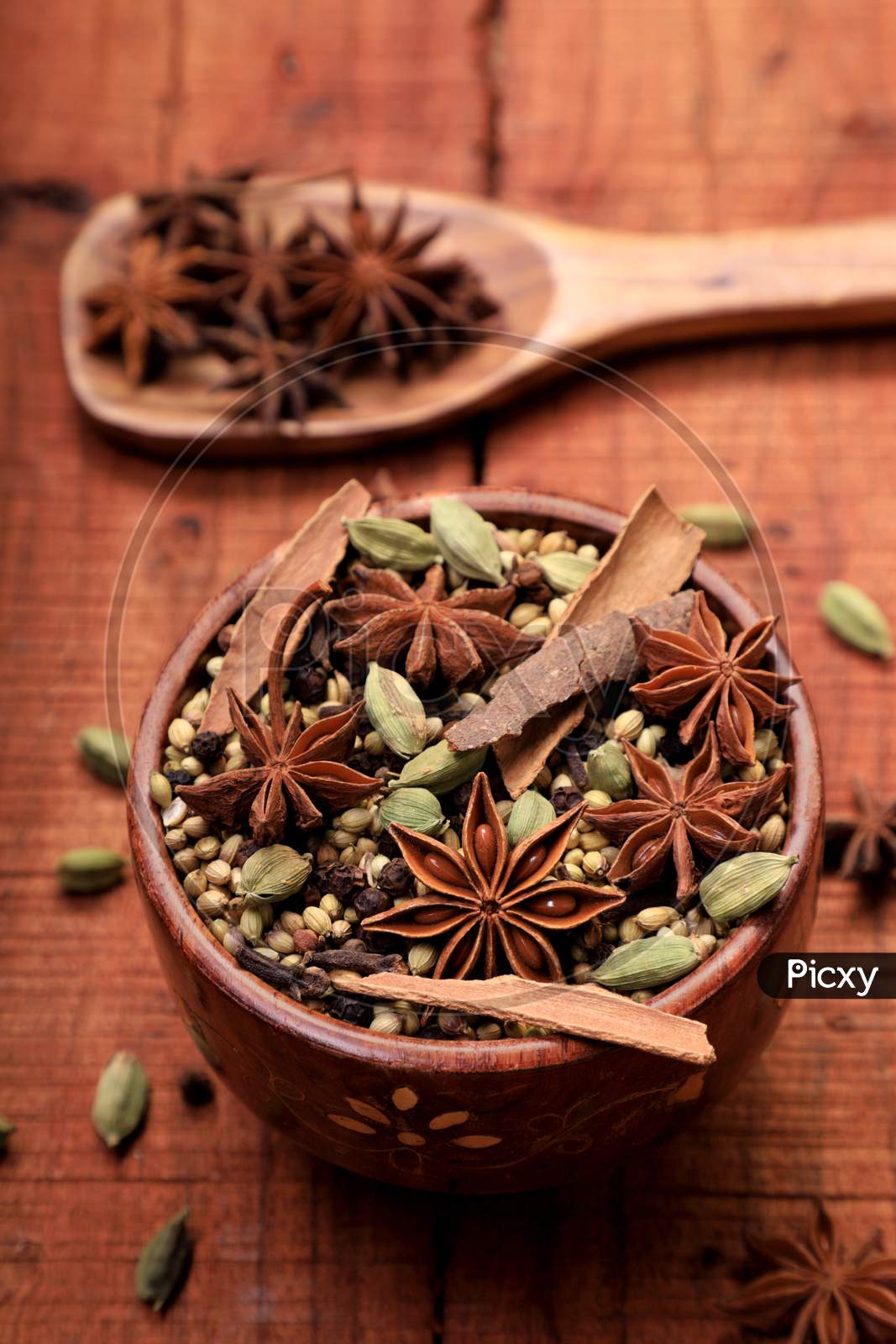 Indian Spices & Herbs Star Anise, Cardamom, Cinnamon, Etc