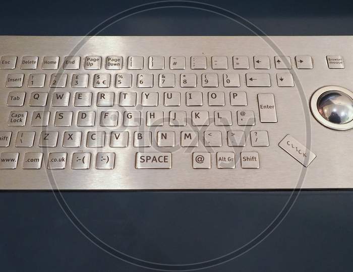 Computer Keyboard With Trackball