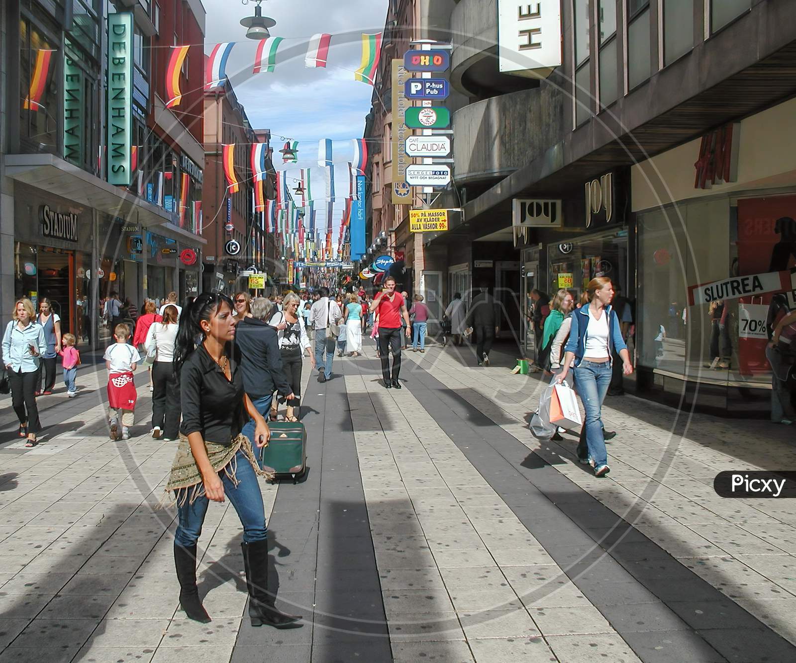 People waiting in a long line and observing an event. People queueing on a  sunny day. Stockholm city centre, Sweden Stock Photo - Alamy