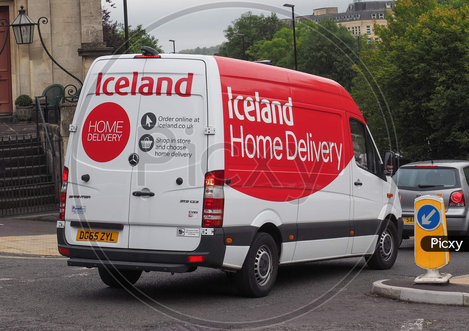 image-of-bath-uk-circa-september-2016-iceland-supermarket-store