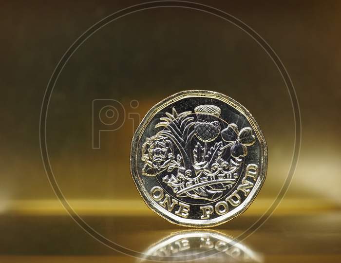 1 Pound Coin, United Kingdom Over Gold