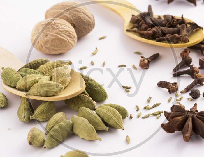 Wooden Spoon With Cardamom And Cloves Side Stock Photo
