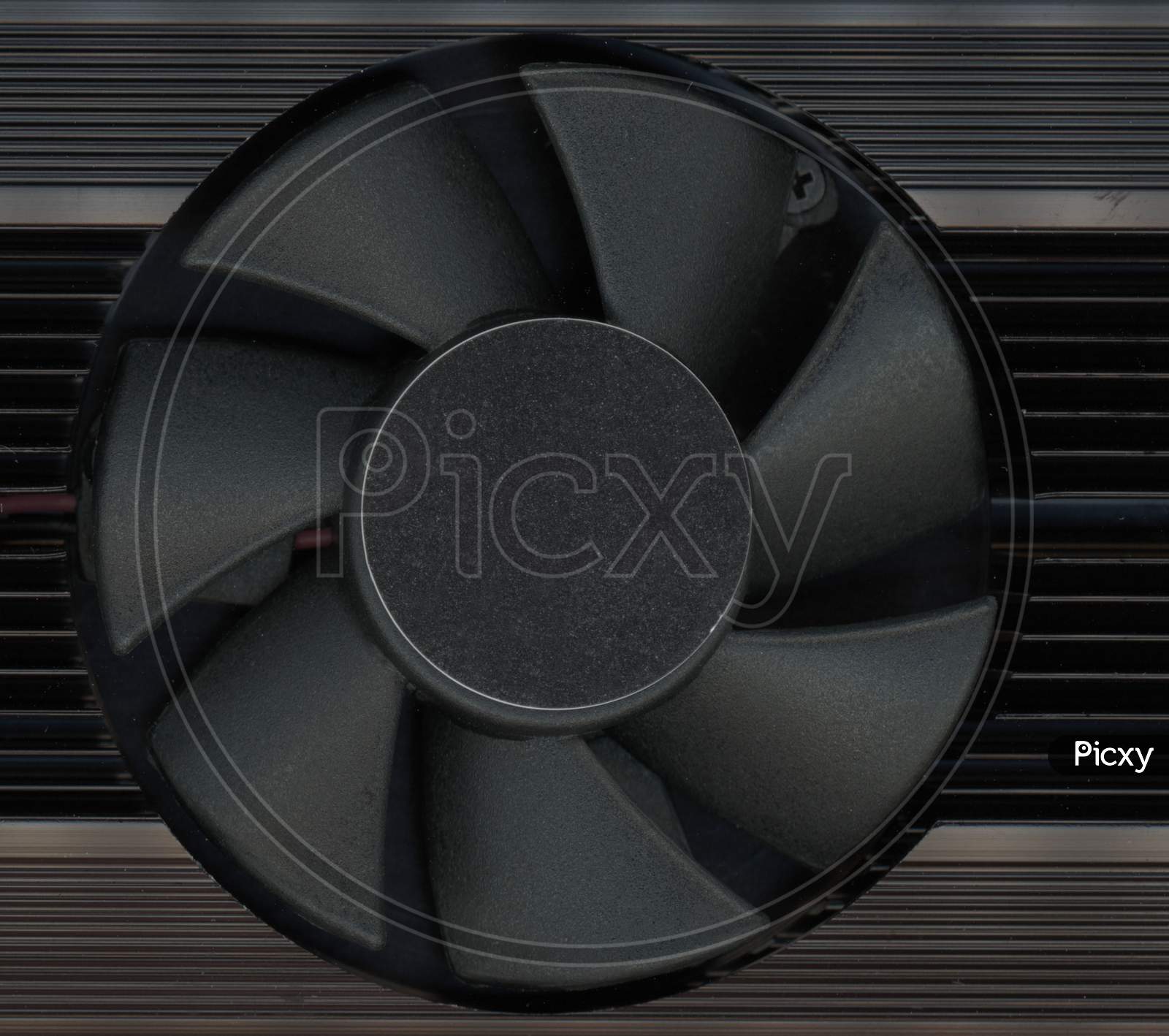 Active Cooling Computer Fan