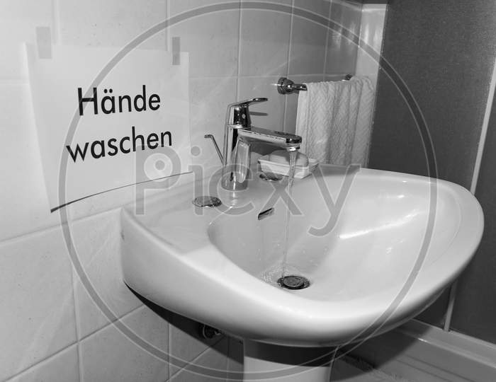 Haende Waschen (Wash Your Hands) Sign