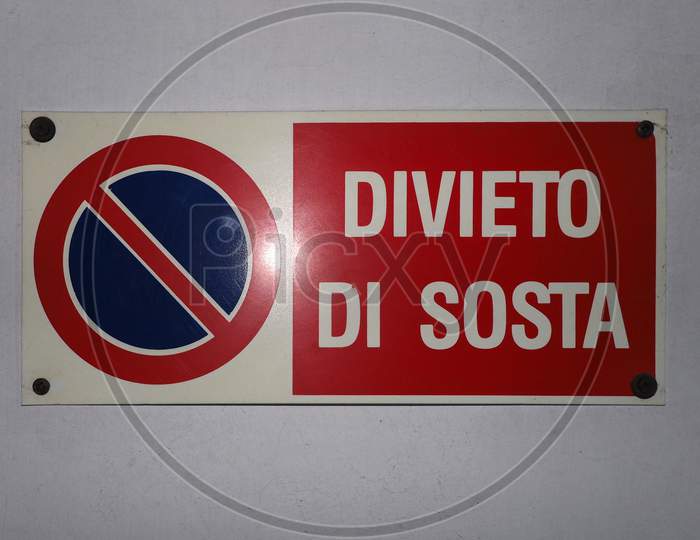 Italian No Parking (Divieto Di Sosta) Sign With Car Light Reflection