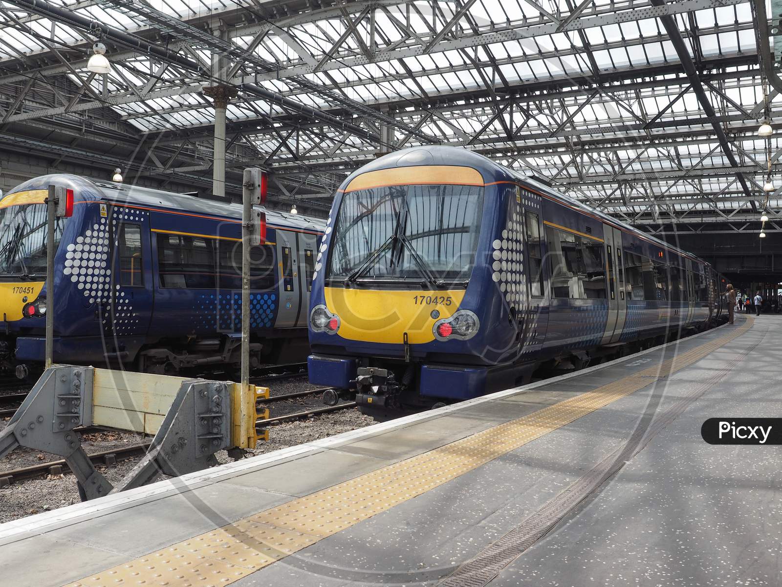 What Is The Main Train Station In Edinburgh