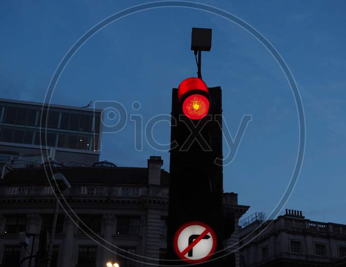 Red Light Traffic Signal