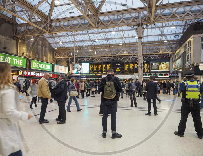 London, Uk - September 29, 2015: Travellers At Charing Cross Railway Station