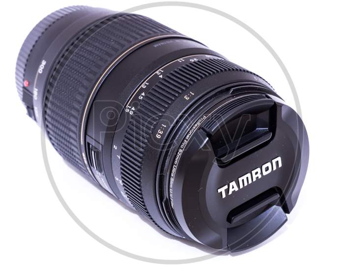 Tamron Zoom Telephoto AF 70-300mm f4-5.6 Di LD Macro Autofocus Lens