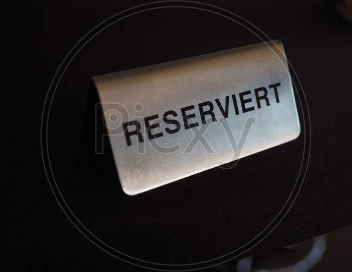 Reserviert (Reserved) Table Sign