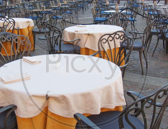 Alfresco Bar Tables