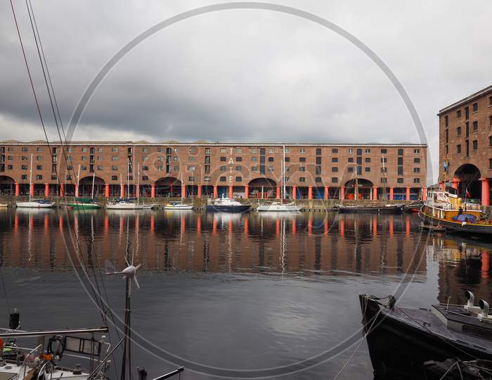 Liverpool, Uk - Circa June 2016: The Albert Dock Complex Of Dock Buildings And Warehouses