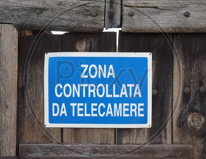 Cctv Controlled Camera Sign (In Italian)